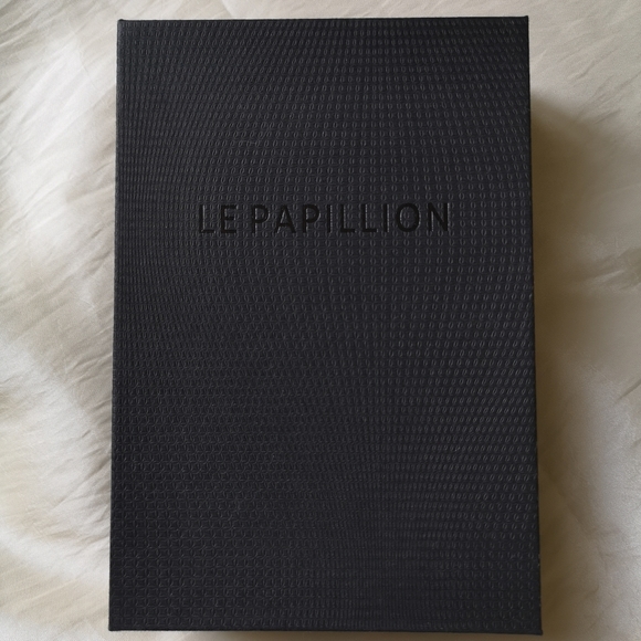 NEW Crystal Pendant Necklace Le Papillion Jewelry - Picture 4 of 5